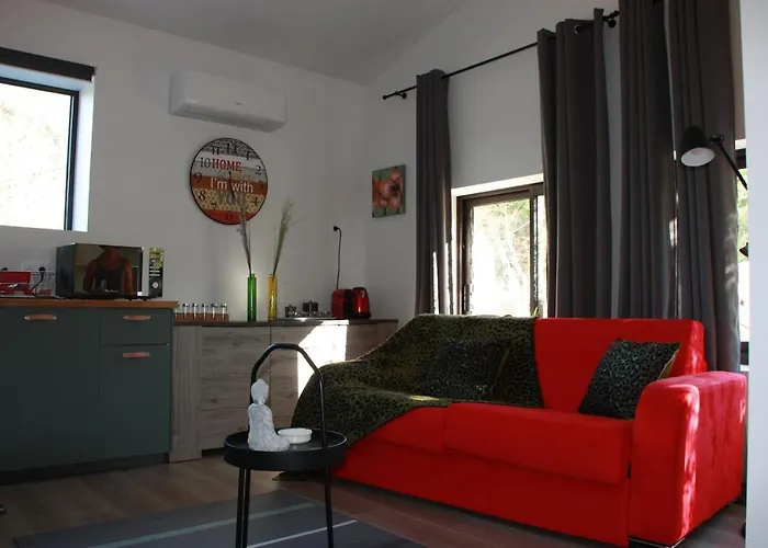 Logis Au Milieu Des Pins