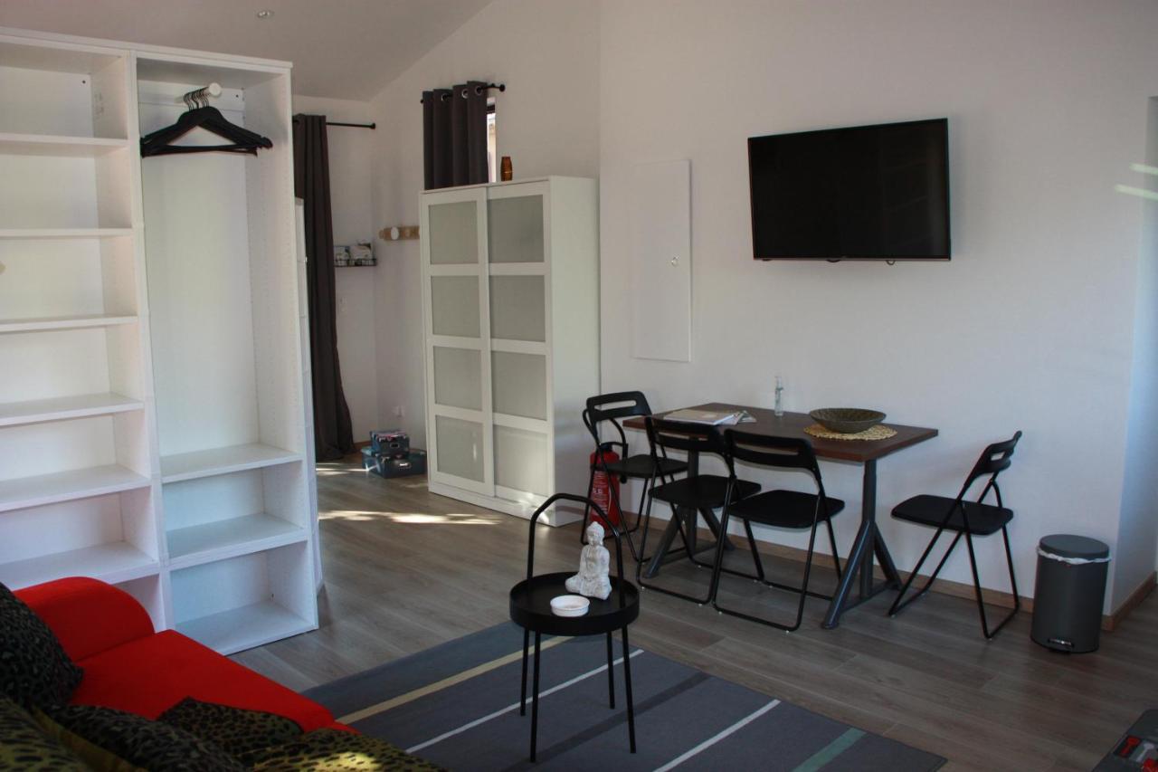 Logis Au Milieu Des Pins Holiday home Le Puy-Sainte-Reparade